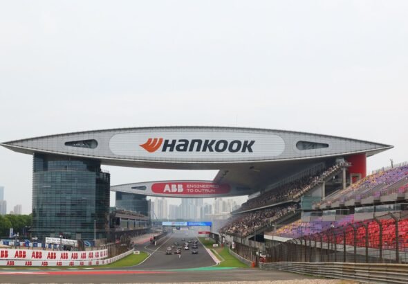 - Imagem: Carros GEN3 Evo no E-Prix de Xangai da Temporada 2024/25  - Crédito: Joe Portlock/LAT Images/Fórmula E/Divulgação