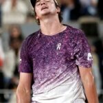 João Fonseca luta, mas dá adeus a Roland Garros após