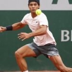 Roland Garros: Luis Guto Miguel bate compatriota e vai à