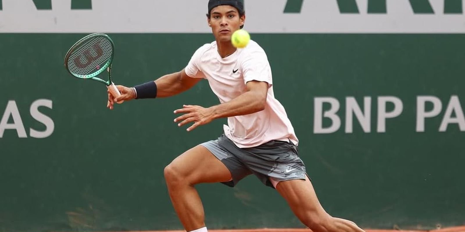 Roland Garros: Luis Guto Miguel bate compatriota e vai à