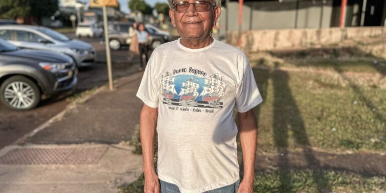 Torcedor da seleção há 20 Copas, Seu Simão, 91 anos,