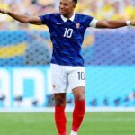 Com dois gols de Mbappé, França despacha Suécia e avança
