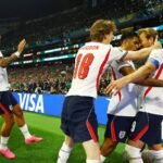 Com um a menos, Inglaterra derruba México no Azteca e