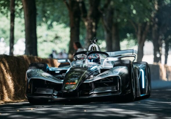 - Imagem: GEN4 percorre colina de Goodwood  - Crédito: Fórmula E/Divulgação