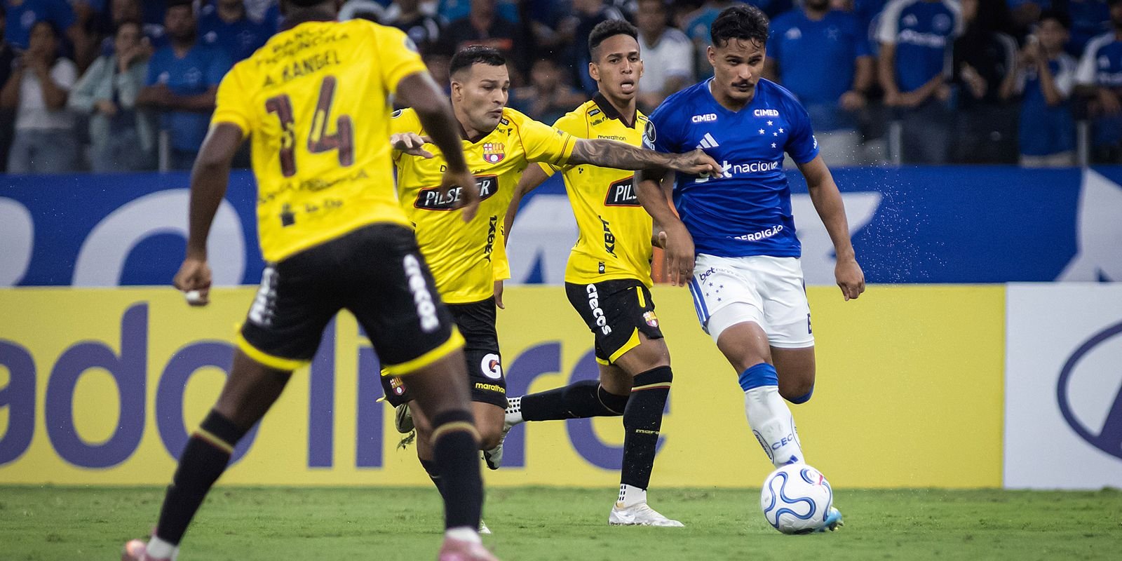 Conheça opções do Brasil para a próxima Copa; meio-campo é