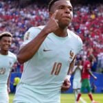 França é a primeira semifinalista da Copa após 2 a