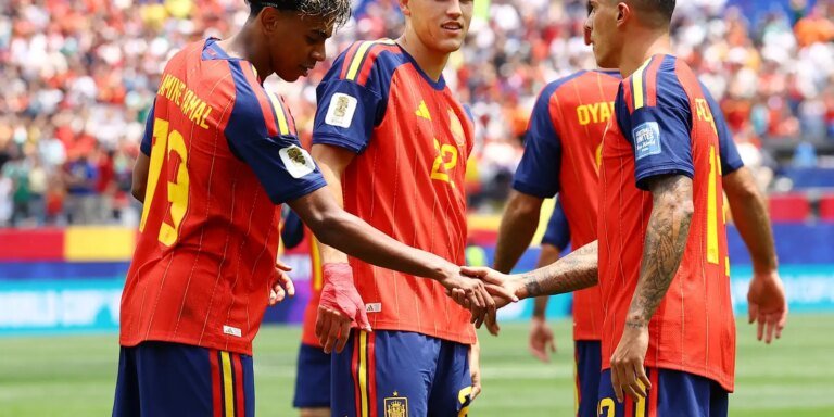 Copa do Mundo tem confronto entre Espanha e Bélgica nesta