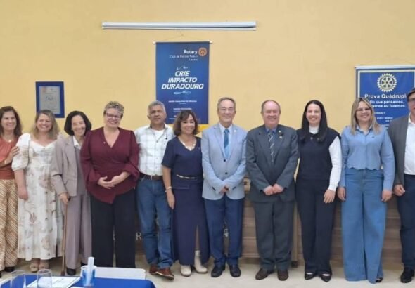 O novo rotariano, ao lado de seus companheiros de Rio das Pedras.