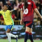Câmara aprova lei com medidas para promover futebol feminino no