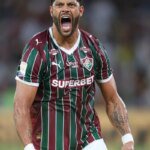 Fluminense vira sobre o Remo e se mantém firme no
