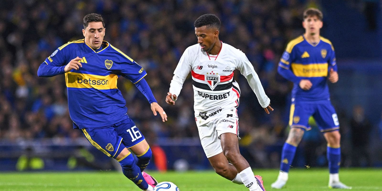 Ex-Palmeiras marca e São Paulo perde do Boca Juniors na