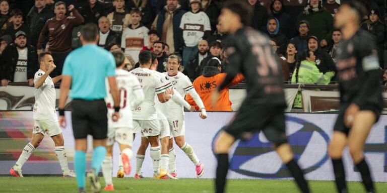 Fluminense leva susto, mas é 1º classificado à semi da