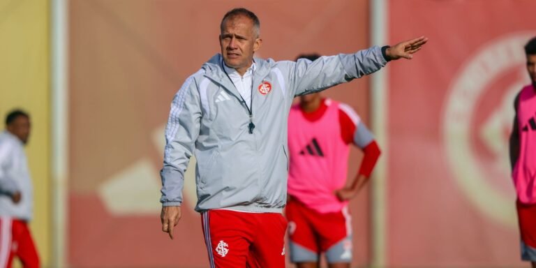 Internacional contrata técnico Eduardo Baptista até o fim da temporada