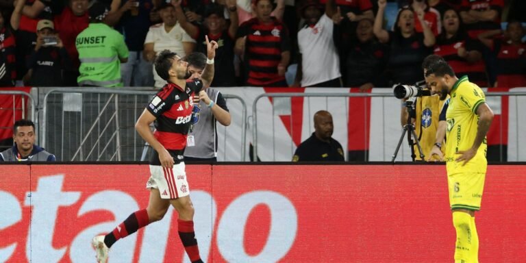 Flamengo vence e fica a um ponto do Palmeiras, líder