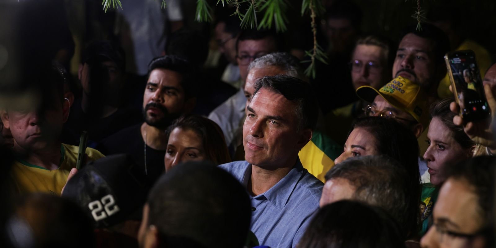 Flávio Bolsonaro impõe condições para a liberação de sigilos