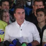 Flávio Bolsonaro contesta vitória de Lula na eleição e vai
