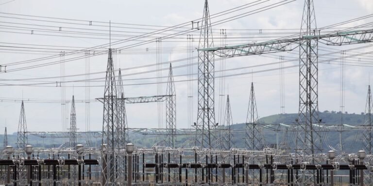 Aneel planeja realizar três leilões de transmissão de energia em
