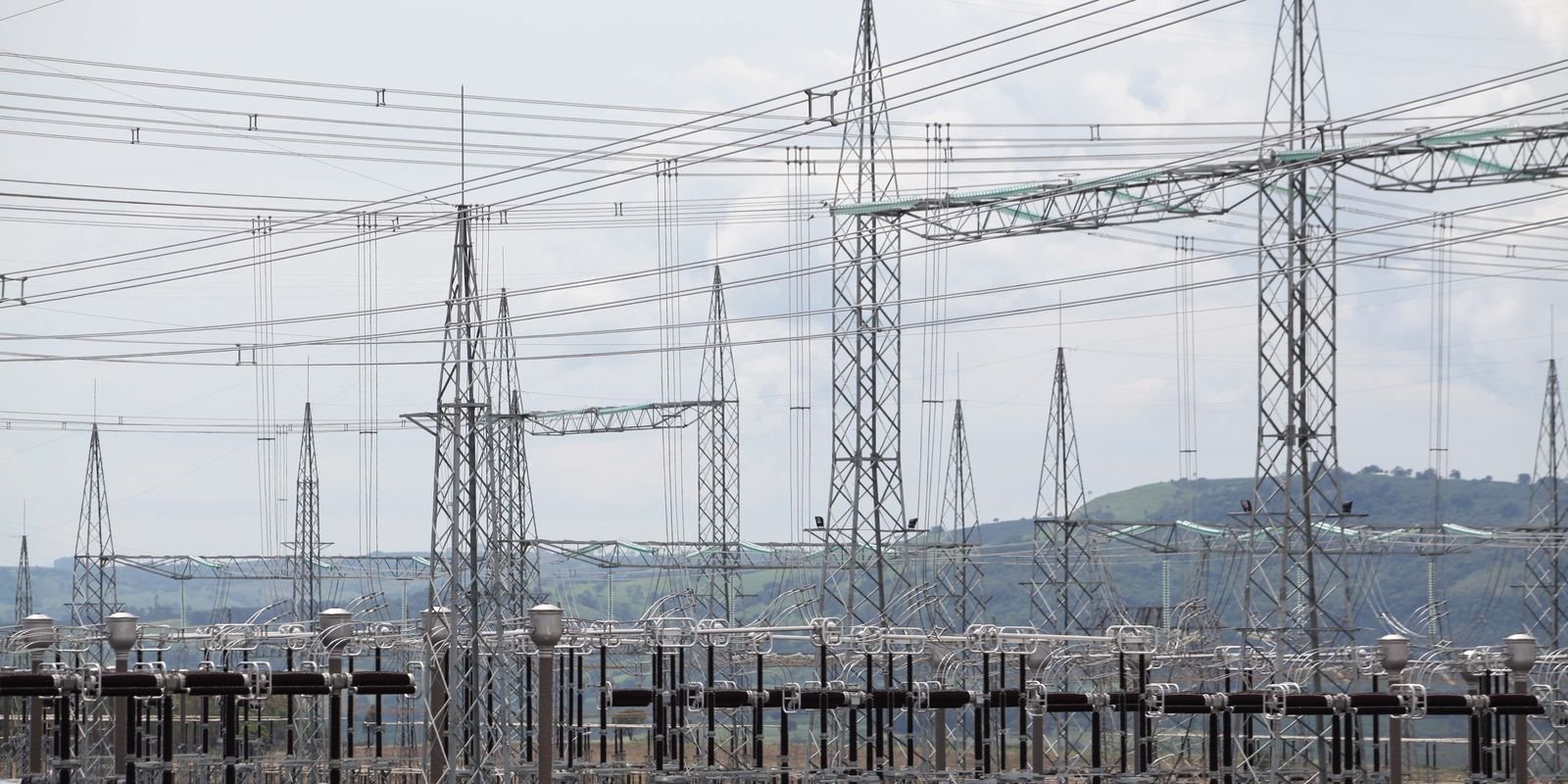 Aneel planeja realizar três leilões de transmissão de energia em