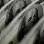 Dólar dispara 8,21% e bolsa desaba 13,88% após reeleição de