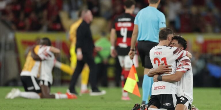 Estudiantes elimina o Flamengo e Palmeiras reencontra argentino na busca