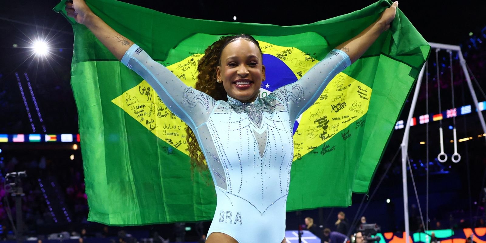 Rebeca Andrade conquista o tricampeonato mundial de ginástica artística na