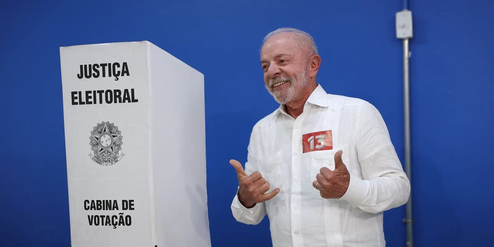 Lula vota e destaca mobilização popular sem precedentes no país