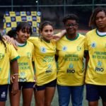 Ex-jogadoras da Seleção Brasileira de Futebol inspiram estudantes em escolas