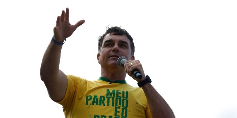 Aliado de Trump diz que Flávio Bolsonaro chegou aos EUA