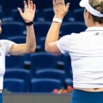 Dupla de Stefani bate campeãs olímpicas e avança à semi