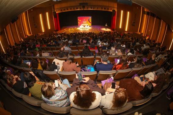 Talk Show Educação Sempre convida público para acompanhar gravação de novos episódios