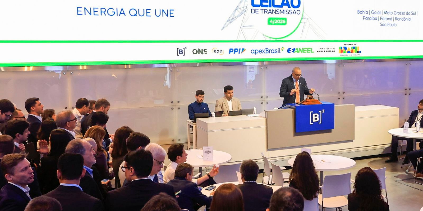 Em disputa acirrada, Aneel leiloa oito lotes de transmissão de