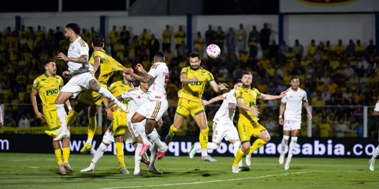 Com um a mais, Mirassol vence e complica Internacional no