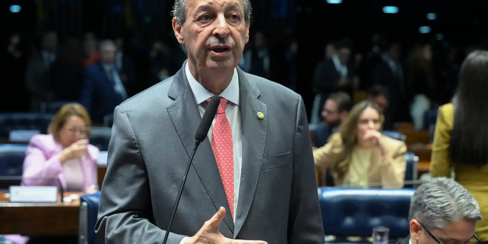 Omar Aziz é eleito governador do Amazonas