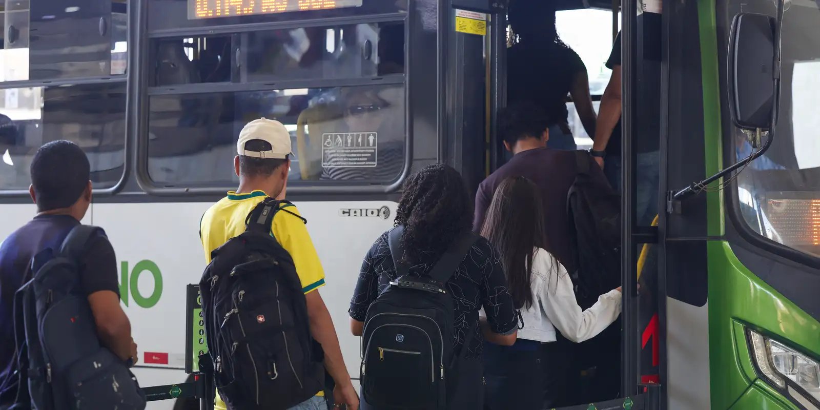 STF determina que estados e prefeituras garantam transporte público gratuito