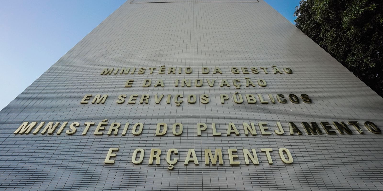 Governo libera R$ 5,2 bilhões para reforçar saúde e assistência